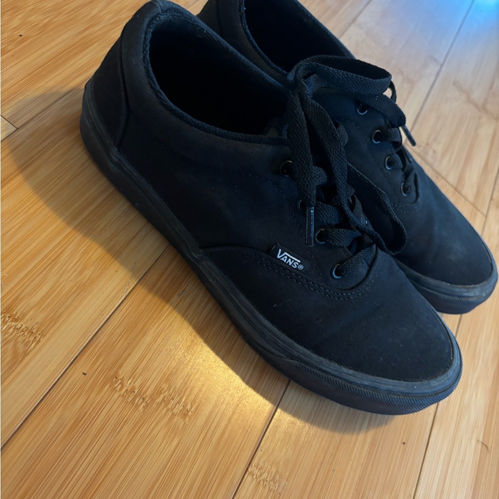 Vans Black Youth 6/Women’s 7